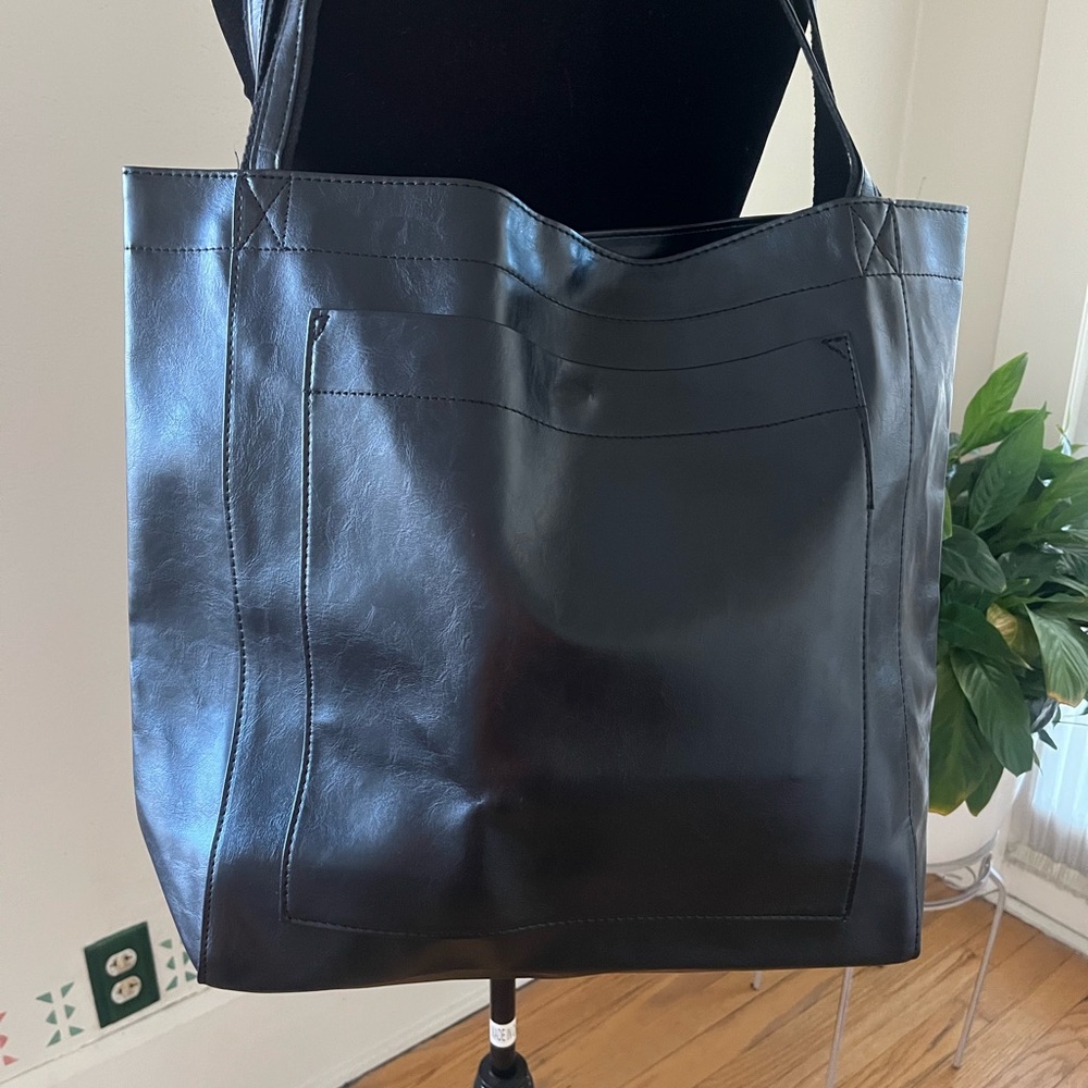 Grace’s Bags Spacious Black Leather Tote